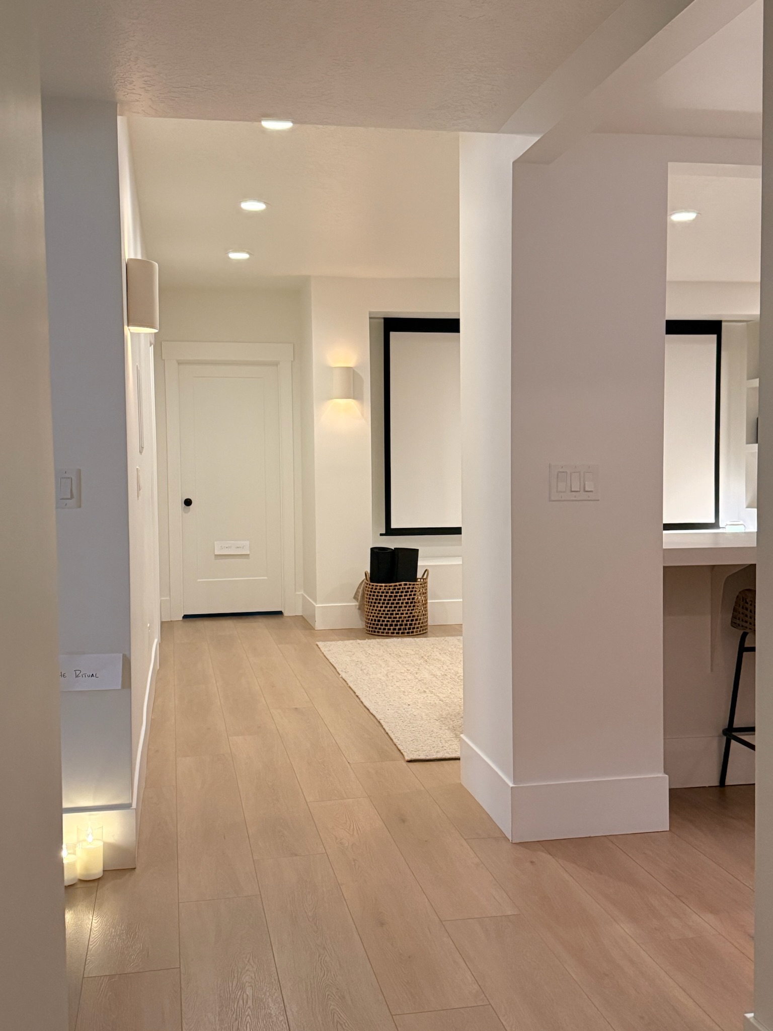 Entry with prepared tray